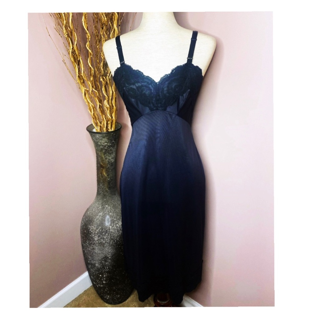 💐 Vintage 1960s Pinehurst Lingerie black lace detail slip sz S/ 34